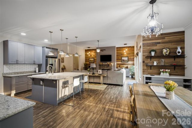 2079 Dockside Place, Connelly Springs, NC 28612
