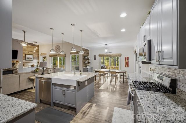 2079 Dockside Place, Connelly Springs, NC 28612