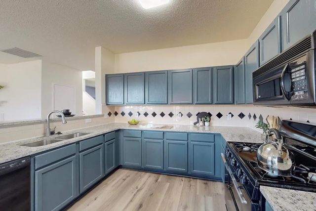 801 Gillon Drive, Arlington, TX 76001