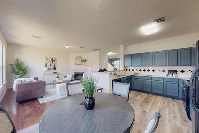 801 Gillon Drive, Arlington, TX 76001