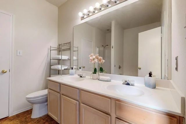 801 Gillon Drive, Arlington, TX 76001