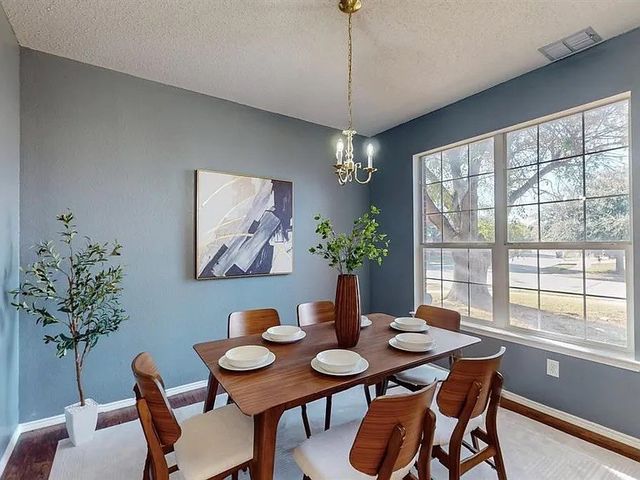 801 Gillon Drive, Arlington, TX 76001