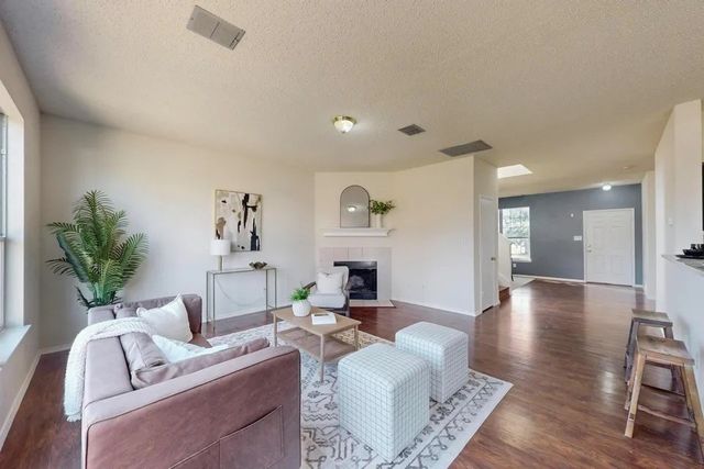801 Gillon Drive, Arlington, TX 76001