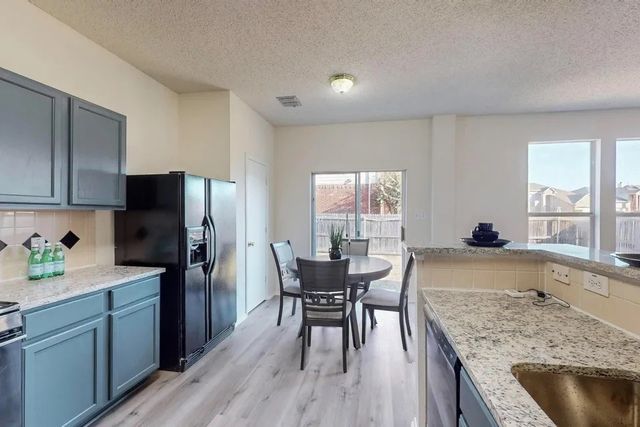 801 Gillon Drive, Arlington, TX 76001