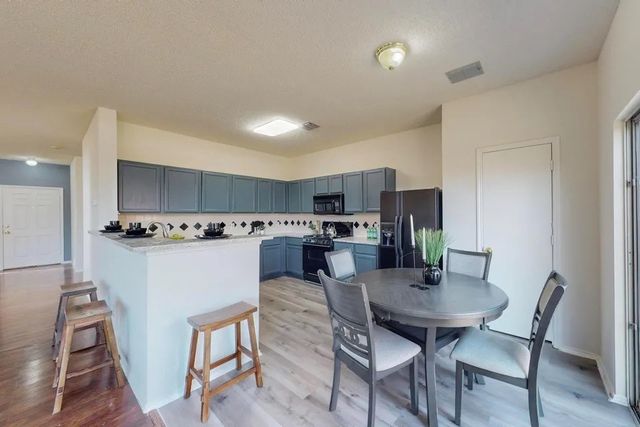 801 Gillon Drive, Arlington, TX 76001