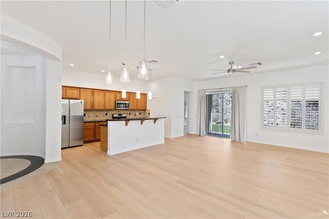 27 GLADEWATER Drive, Henderson, NV 89052