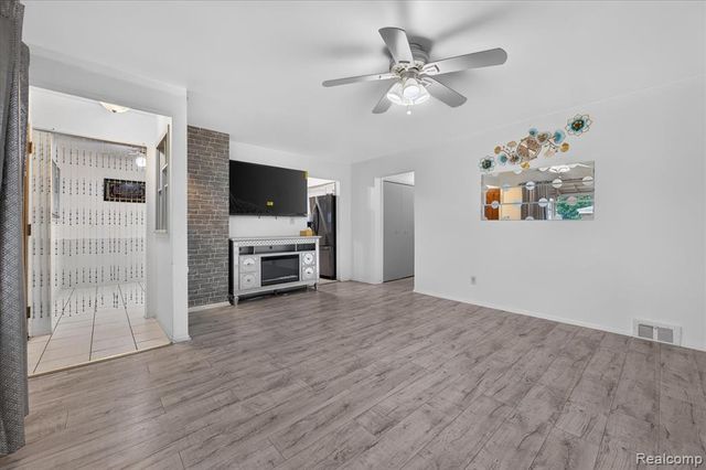 8847 Woodbine, Redford, MI 48239