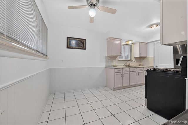 8847 Woodbine, Redford, MI 48239