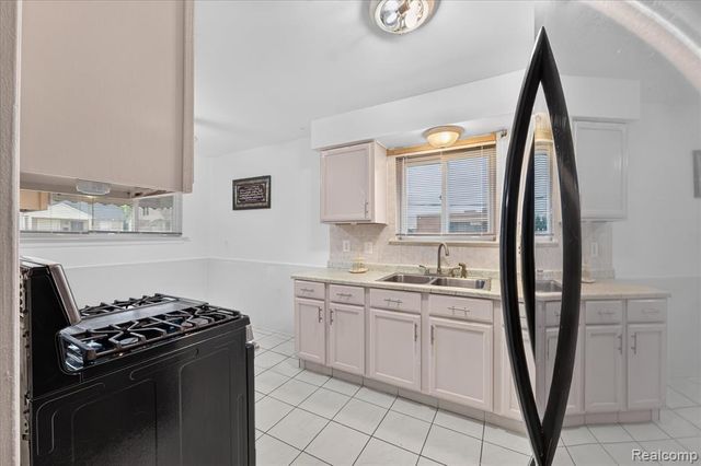 8847 Woodbine, Redford, MI 48239