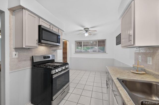 8847 Woodbine, Redford, MI 48239