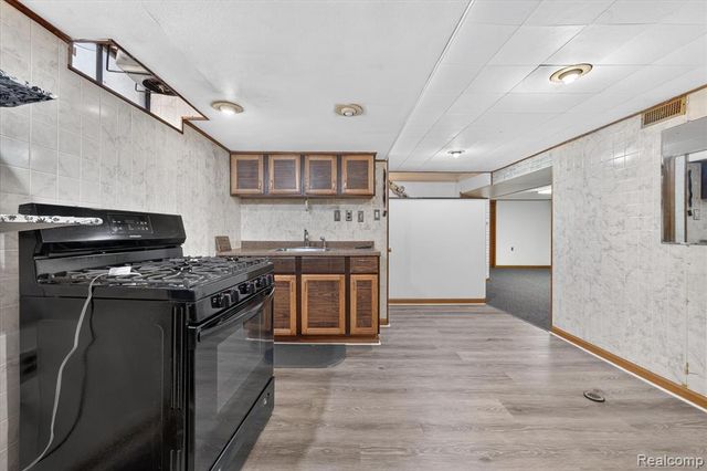 8847 Woodbine, Redford, MI 48239