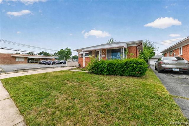 8847 Woodbine, Redford, MI 48239