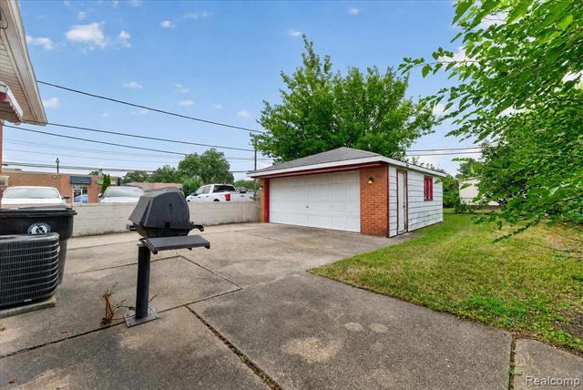 8847 Woodbine, Redford, MI 48239