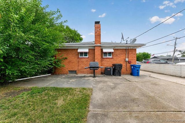 8847 Woodbine, Redford, MI 48239