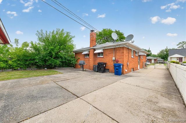 8847 Woodbine, Redford, MI 48239