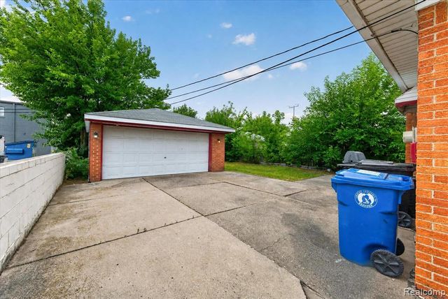8847 Woodbine, Redford, MI 48239