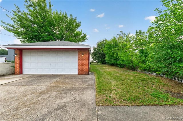 8847 Woodbine, Redford, MI 48239