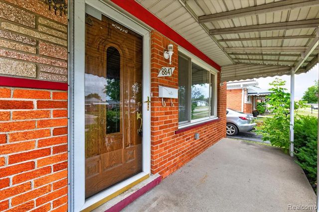 8847 Woodbine, Redford, MI 48239