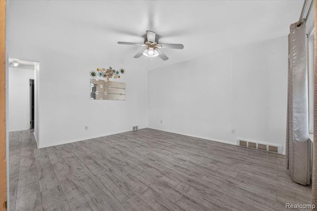 8847 Woodbine, Redford, MI 48239