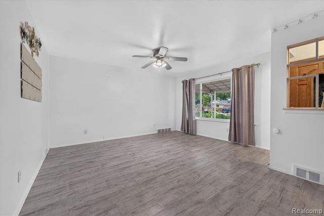 8847 Woodbine, Redford, MI 48239