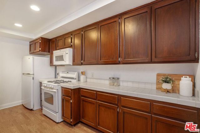 15231 Magnolia Boulevard 114, Sherman Oaks, CA 91403