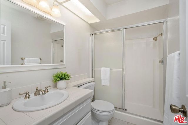15231 Magnolia Boulevard 114, Sherman Oaks, CA 91403