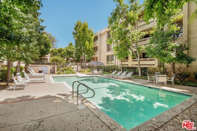 15231 Magnolia Boulevard 114, Sherman Oaks, CA 91403
