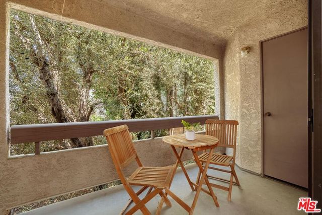 15231 Magnolia Boulevard 114, Sherman Oaks, CA 91403