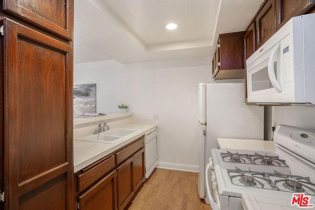15231 Magnolia Boulevard 114, Sherman Oaks, CA 91403