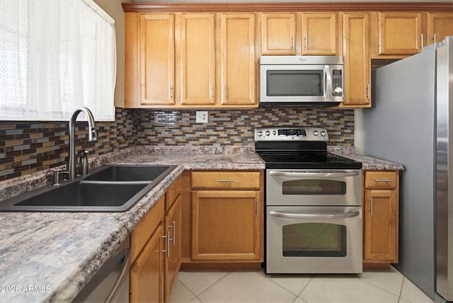 11002 W CONNECTICUT Avenue, Sun City, AZ 85351