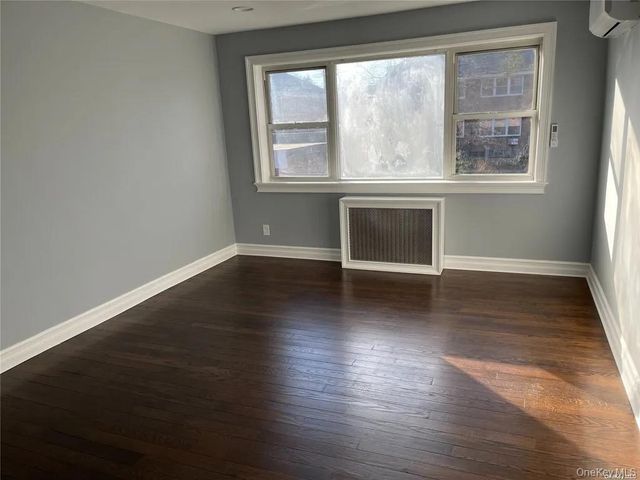 14 Linden Street, Great Neck, NY 11021
