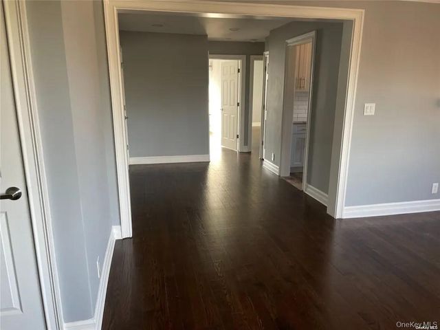 14 Linden Street, Great Neck, NY 11021