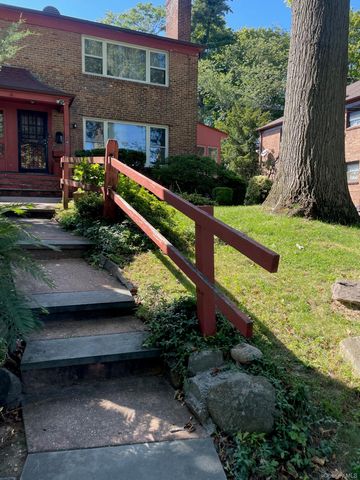 14 Linden Street, Great Neck, NY 11021