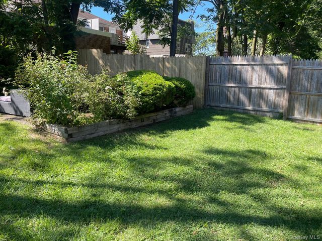 14 Linden Street, Great Neck, NY 11021