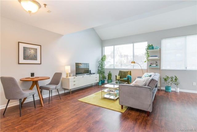 100 Chatterton Avenue 4, White Plains, NY 10606