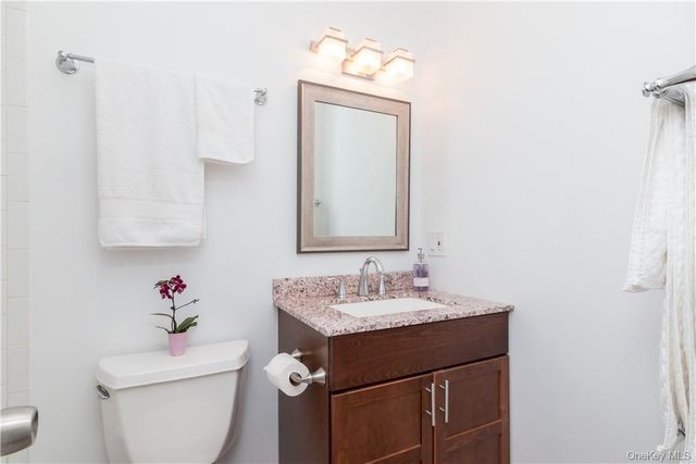 100 Chatterton Avenue 4, White Plains, NY 10606