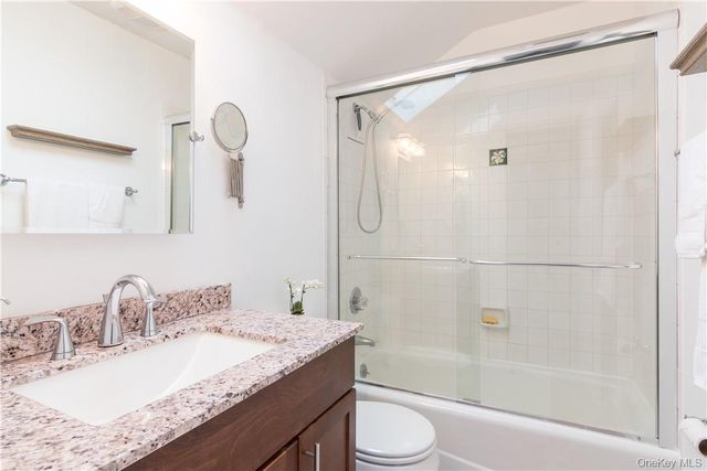 100 Chatterton Avenue 4, White Plains, NY 10606