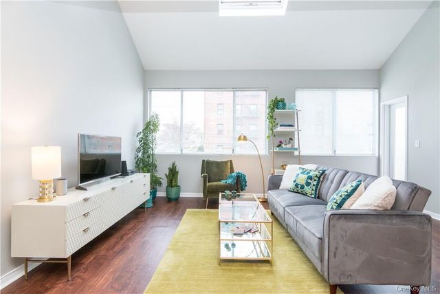 100 Chatterton Avenue 4, White Plains, NY 10606