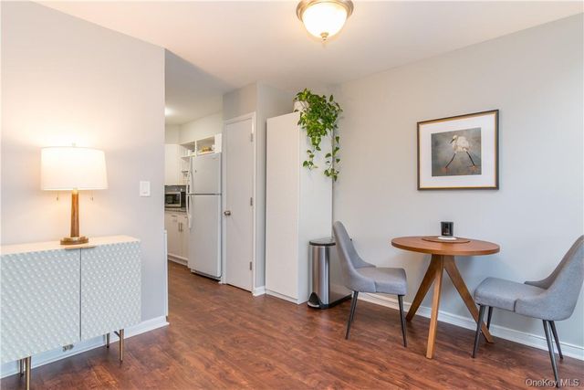 100 Chatterton Avenue 4, White Plains, NY 10606