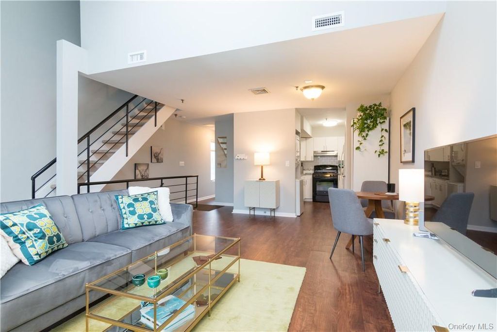 100 Chatterton Avenue 4, White Plains, NY 10606