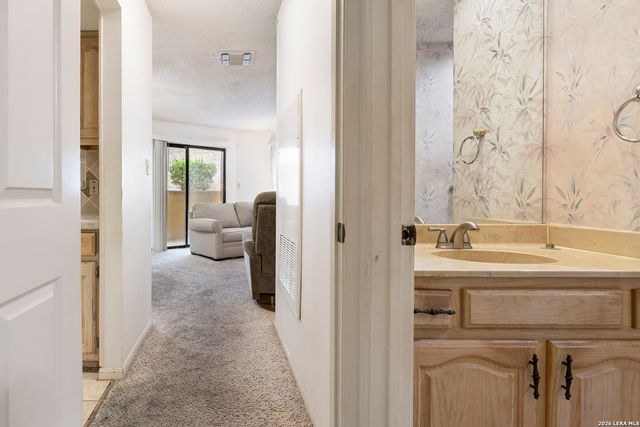 11843 Braesview Apt 913, San Antonio, TX 78213