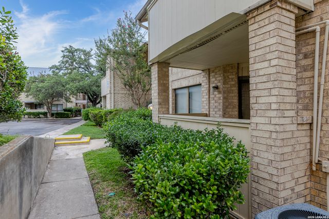 11843 Braesview Apt 913, San Antonio, TX 78213