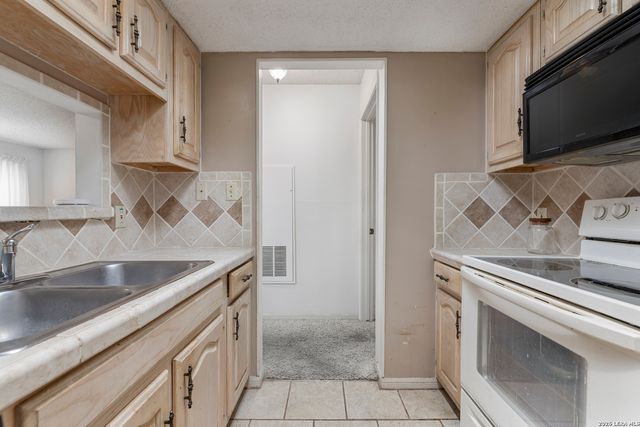 11843 Braesview Apt 913, San Antonio, TX 78213