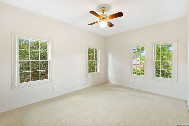 15 Granburg Cir, San Antonio, TX 78218