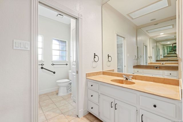 15 Granburg Cir, San Antonio, TX 78218