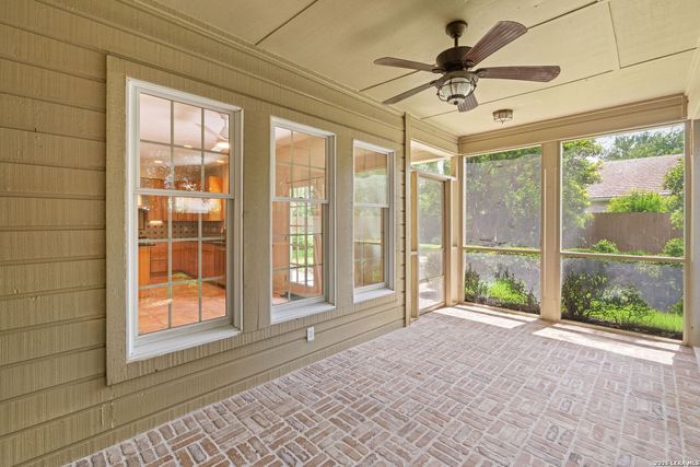 15 Granburg Cir, San Antonio, TX 78218