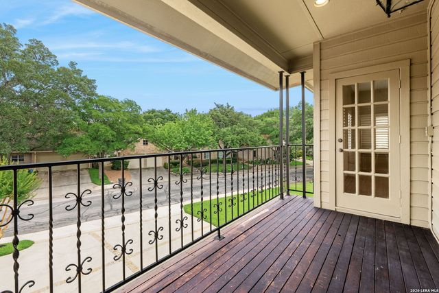 15 Granburg Cir, San Antonio, TX 78218