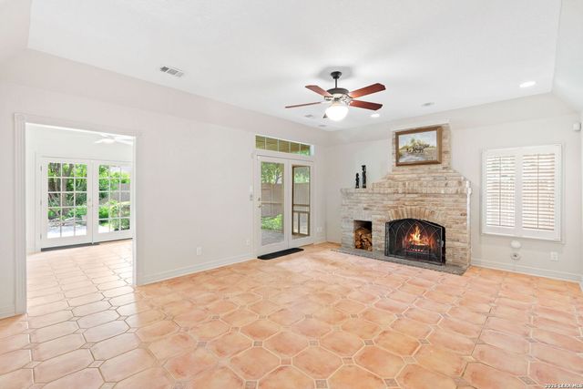 15 Granburg Cir, San Antonio, TX 78218