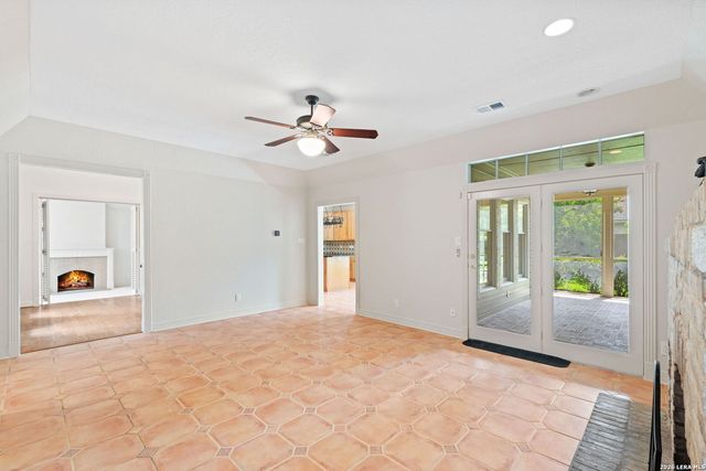 15 Granburg Cir, San Antonio, TX 78218