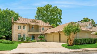 15 Granburg Cir, San Antonio, TX 78218